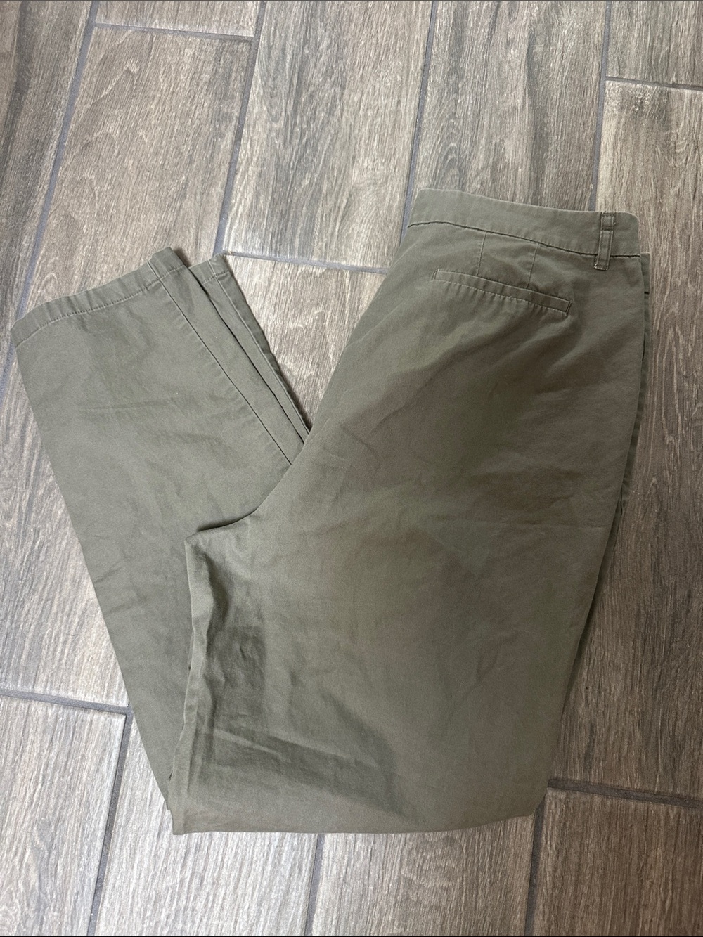 Forever 21 camo green colored cotton slacks. Size 31.
